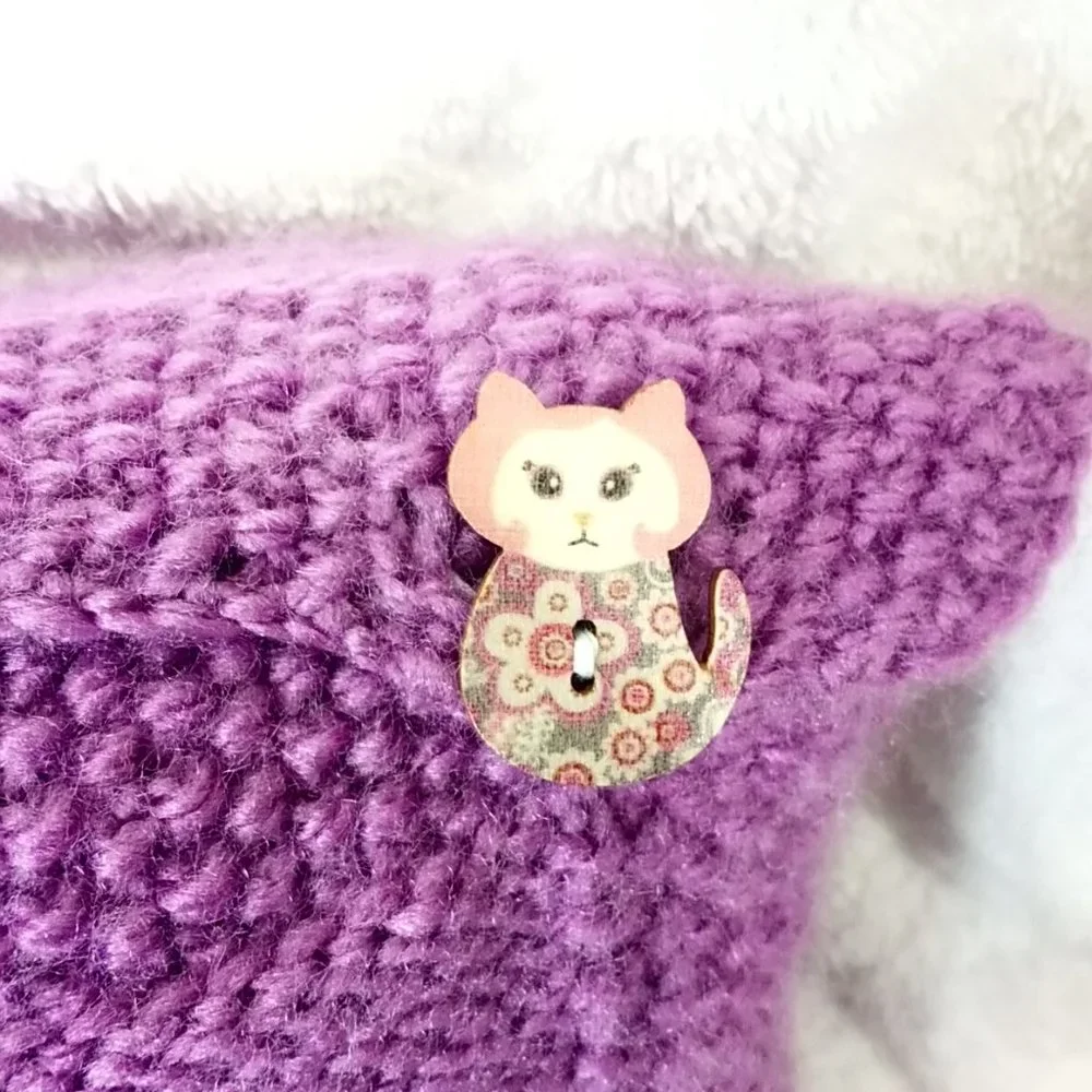Hand Crafted Knit Throw Pillow Orchid Lilac Cat Buttons Sofa Couch Essenti…